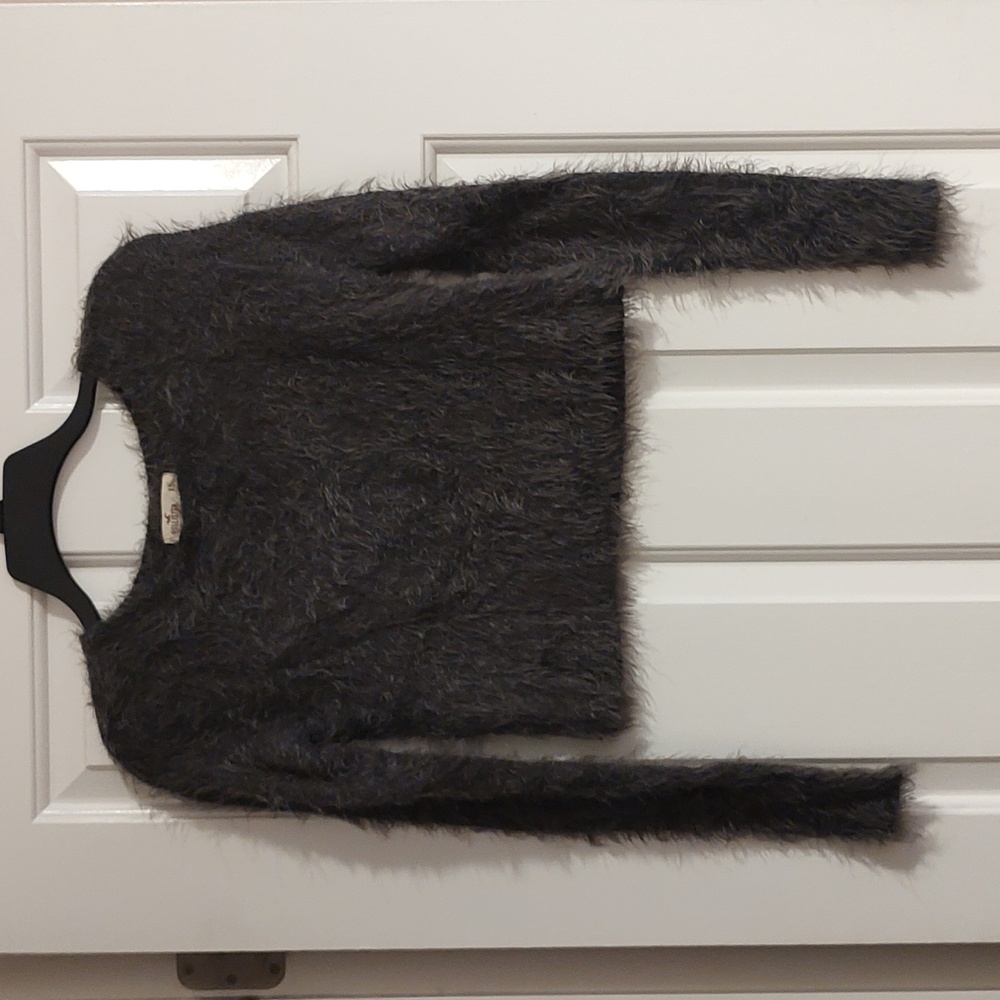 Hollister XS Dark Gray Cropped Fuzzy Sweater